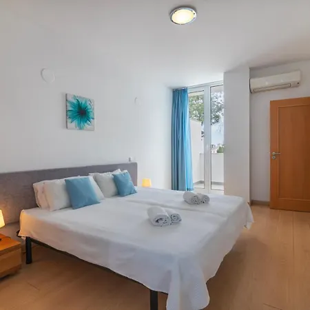 Luxury 3 Bedroom Duplex With Sea Views & Pool וילהמורה