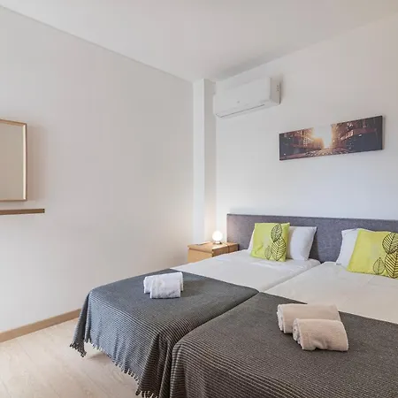Luxury 3 Bedroom Duplex With Sea Views & Pool *