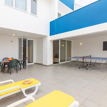 Luxury 3 Bedroom Duplex With Sea Views & Pool דירה *